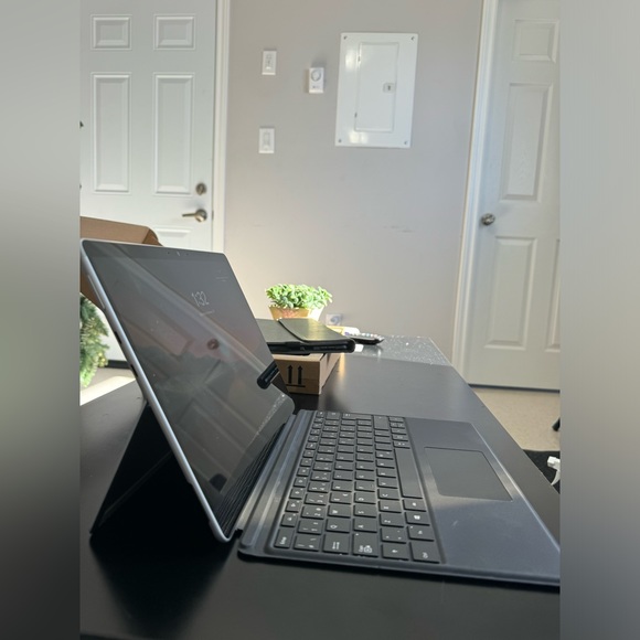 Touch Screen Microsoft Surface X pro is like having a Laptop & Tablet all in One - Picture 3 of 10